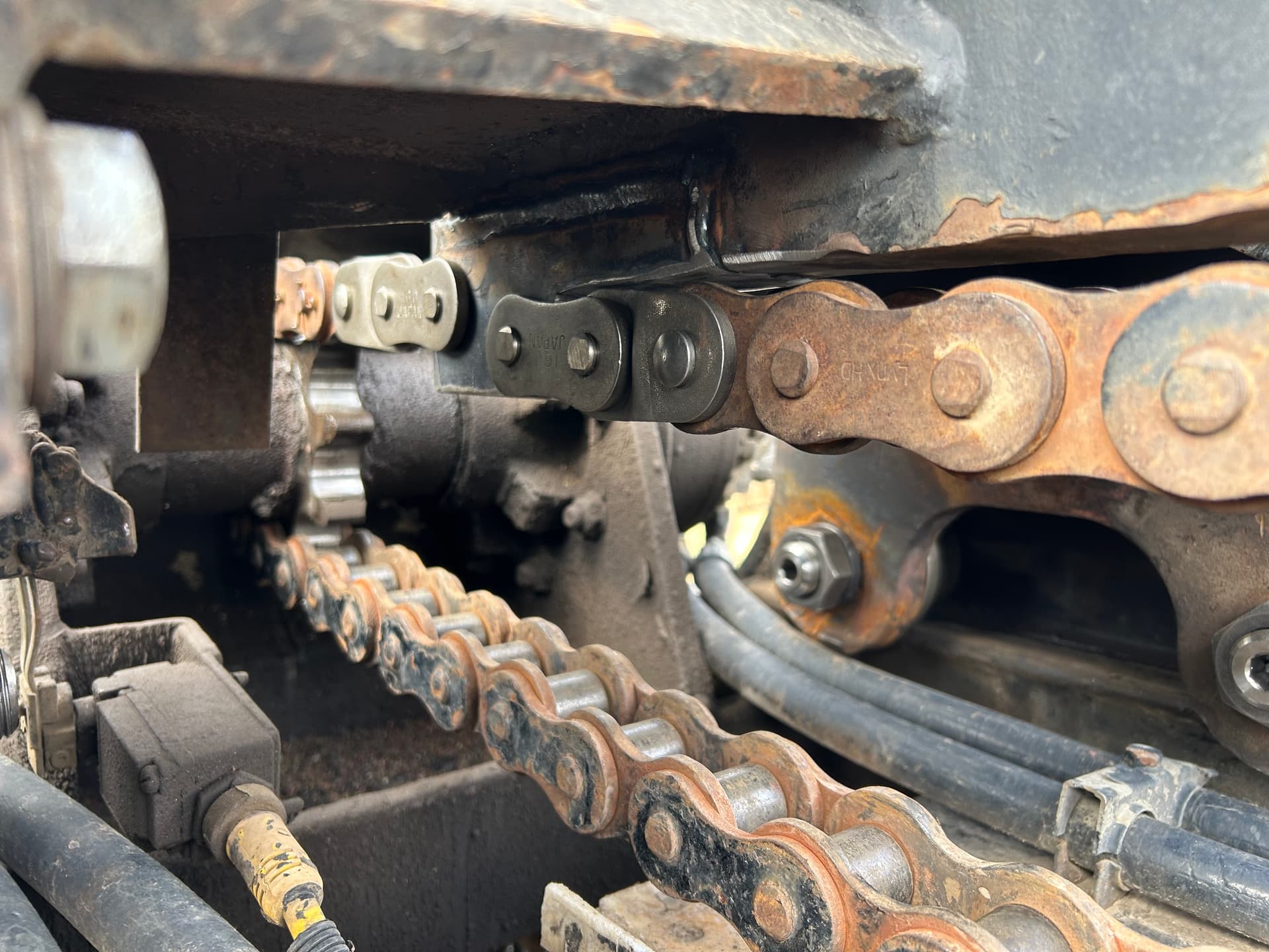 Gallery photos for Roll-Off Truck Gets New Track Roller Bearings and Chain-Mount Block: Image #1